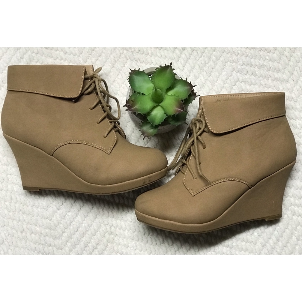 Tan lace up ankle bootie